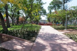 El Parque de la Revolución, conocido como el "parque rojo" en la Perla Tapatía