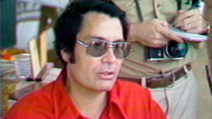 Jim Jones, quien asesinó a todos sus seguidores en Guyana con Kool-Aid envenenado. Ah, y a un congresista estadunidense a balazos